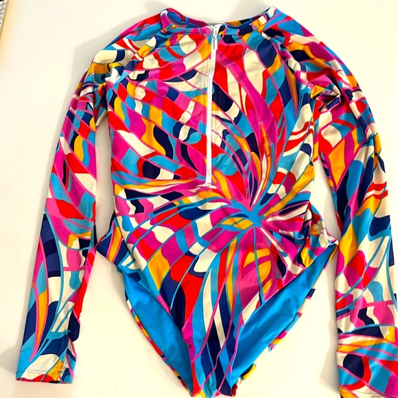 Trina Turk swimsuit L only worn twice in perfect condition removable pads too - Picture 1 of 3